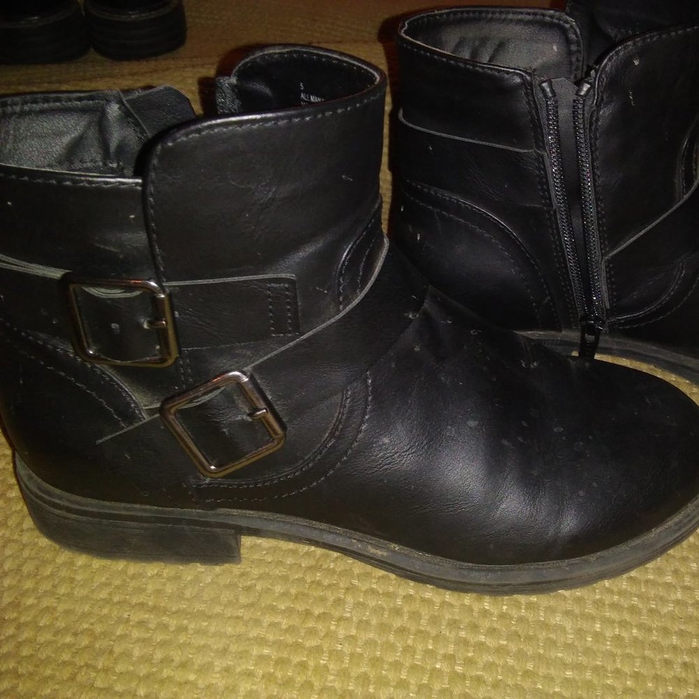 Cat & Jack brand Black Boots - Size 5 girl's (Size 7 women's)